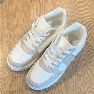 Women’s white/tan sneakers